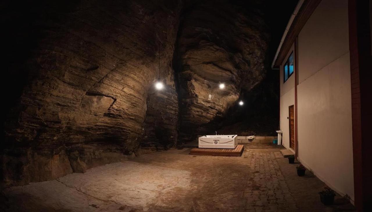 Cave Hill By Ferns Hotel Āīzawl Екстериор снимка